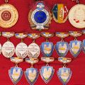 Colecție de 21 insigne și medalii din perioada comunistă