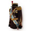 Veston de sublocotenent de artilerie călăreață cu chipiu, leduncă, centură, epoleți, baretă cu decorații și două ordine militare