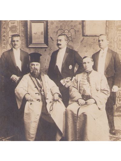 Delegații Marelui Sfat Național în timpul reuniunii de la Sibiu, fotografie tip carte poștală, 1918