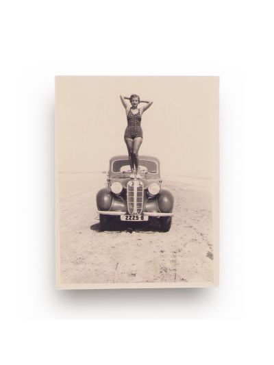 Automobile de epocă, patru fotografii de mici dimensiuni