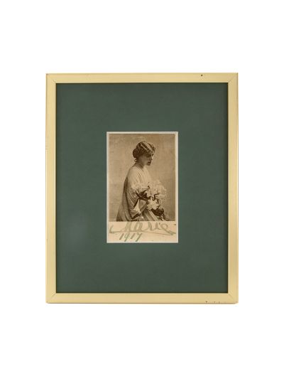 Regina Maria, fotografie tip carte poștală cu semnătură olografă, 1917