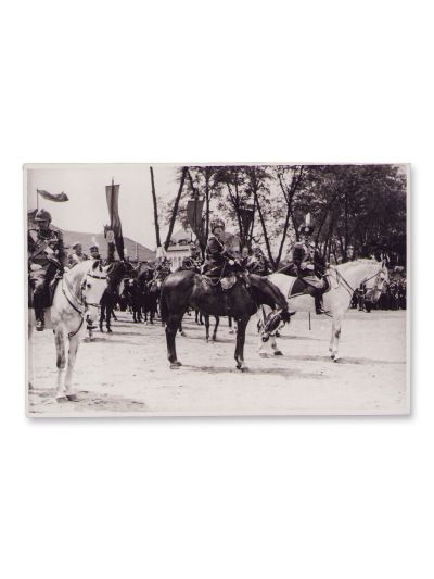 Regina Maria, regele Carol al II-lea și principele Nicolae la Cotroceni, 10 mai 1936, fotografie de epocă 