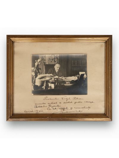 Grigore Trâncu-Iași la birou, fotografie de epocă, 1933, cu însemnare pentru Virgil Petrescu