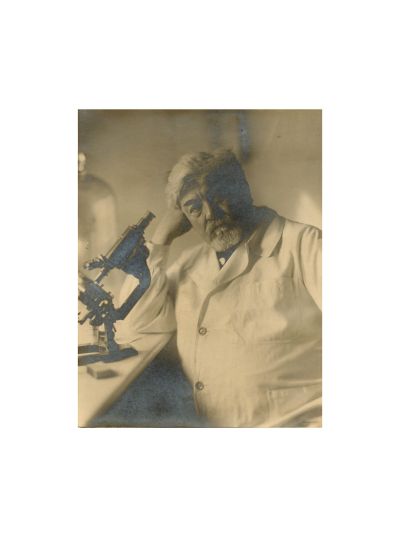 Dr. Ion Cantacuzino în laborator, 8 fotografii de epocă, atelier Weiss