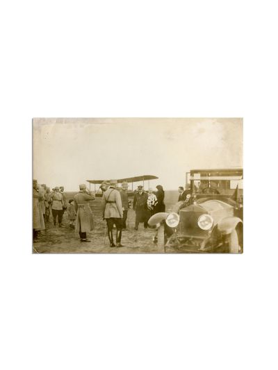 Regele Ferdinand I și regina Maria la un miting aviatic, fotografie de epocă