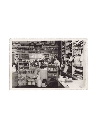 Bodegă în interbelic, fotografie tip carte poștală 