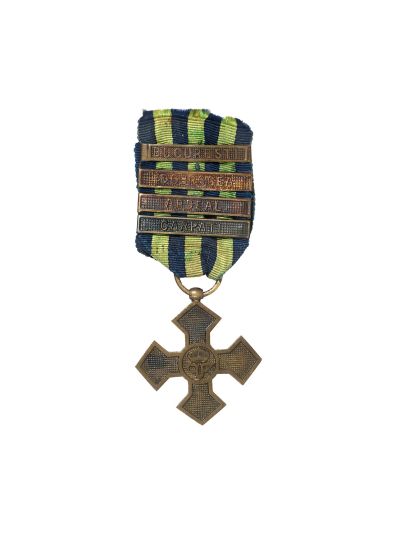 Crucea Comemorativă a Războiului 1916-1918, cu baretele „București”, „Dobrogea”, „Ardeal” și „Carpați” 