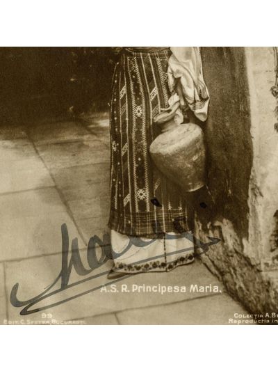 Principesa Maria în costum popular, fotografie format carte poștală, cu semnătură olografă, atelier A. Brand, cca. 1895