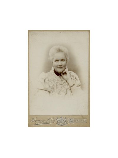 Portretul reginei Elisabeta a României, fotografie de cabinet, atelier Herman Koch, într-o superbă ramă încoronată