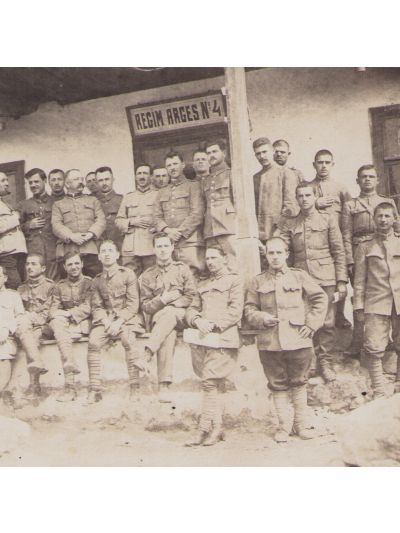 Ofițerii Regimentului 4 Argeș, fotografie de epocă