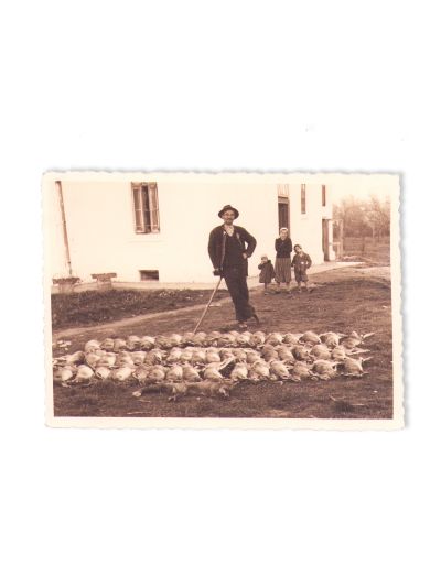 Vânători de iepuri și rațe, 3 fotografii de epocă, anii ‘30