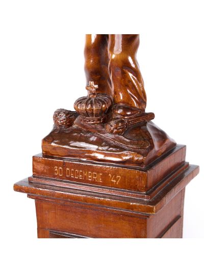 Proclamarea Republicii Populare Române, statuetă din lemn sculptat, 30 decembrie 1947