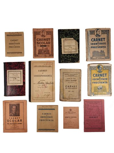 Douăsprezece carnete școlare din perioada 1924-1942