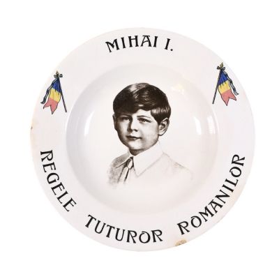 Trei farfurii adânci din porțelan - Regele Ferdinand, Regina Maria și Regele Mihai, fabrica Sarreguemines