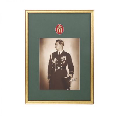 Principele Mihai al României în uniformă militară, fotografie de mari dimensiuni, cu semnătură, 1939, atelier Julietta