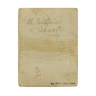 Ioan Alexandru Brătescu-Voinești alături de un copil, fotografie de epocă