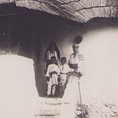 Regina Maria în Oltenia, două fotografii tip carte poștală, cca. 1923
