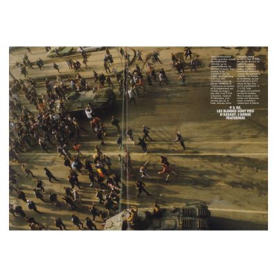 Publicația „Paris Match”- „În lacrimi, o națiune renaște, în momentul în care armata se alătură insurgenților”, Număr dedicat evenimentelor postdecembriste, 1990