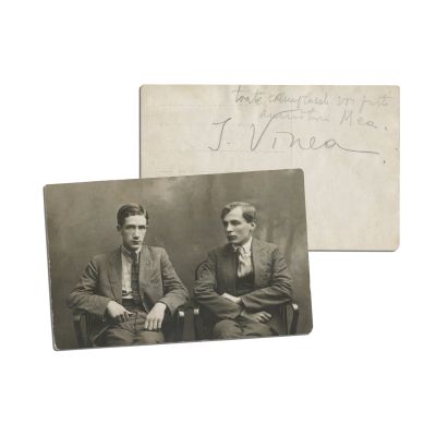 Ion Vinea și Henri Gad (Henri Fischman), fotografie tip carte poștală, semnată olograf de I. Vinea - Piesă rară