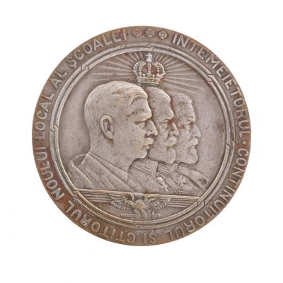 50 de ani de la înființarea Școlii Superioare de Război, medalie din bronz argintat, gravor G. Stănescu