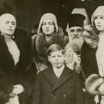 Familia regală a României în timpul unei ceremonii, fotografie de presă, 1930