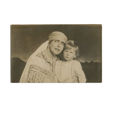 Membrii familiei princiare române, 10 fotografii tip carte poștală