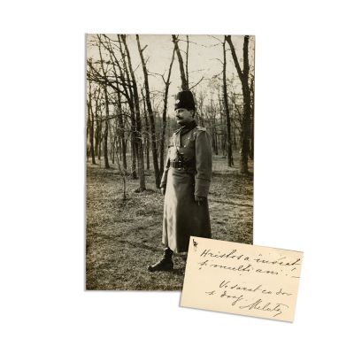 Generalul Eremia Grigorescu, fotografie de epocă, carte de vizită cu însemnare olografă + însemnul de general, cca. 1917