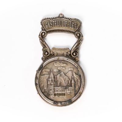 Desfăcător din metal argintat, „Castelul Peleș”, cu efigia regelui Carol I