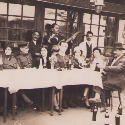 Vinărie, restaurant „Gaudeamus”, petrecere cu lăutari, trei fotografii tip carte poștală