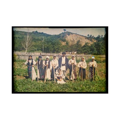 Familie de țărani români, autocromie realizată de arh. Victor Ștefănescu