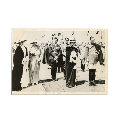 Familia regală la ceremonia de 70 de ani de la fondarea dinastiei, două fotografii de presă, 1936