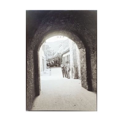 Biserica Sfântul Nicolae Domnesc, Fântâna Meșterului Manole, centrul orașului Curtea de Argeș, 7 stereotipii și 22 de clișee fotografice realizate de arh. Victor Ștefănescu