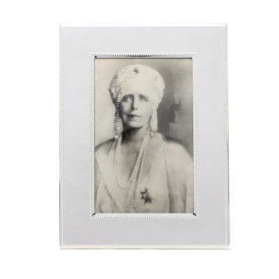 Regina Maria purtând tiara Cartier cu safire, diamante și perle, fotografie de presă, circa 1922