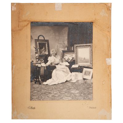 Regina Elisabeta în cabinetul său de lucru, fotografie, atelier F. Mandy, cca. 1890