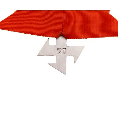 Ordinul „Crucea Regina Maria”, clasa a III-a, pentru doamne, model 1917
