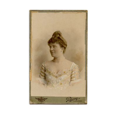Maria Mihăescu, „Mița Biciclista”, fotografie de epocă colorată manual, atelier Pokorny, 1901