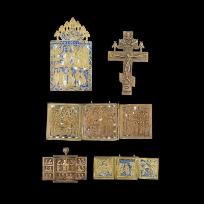 Un crucifix, 3 triptice și o icoană de călătorie