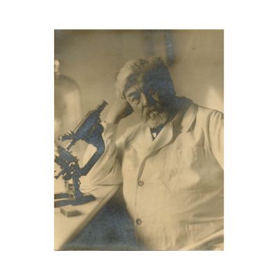 Dr. Ion Cantacuzino în laborator, 8 fotografii de epocă, atelier Weiss