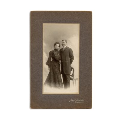 Soții Triteanu - viitoarea Veturia Goga, fotografie de epocă, cca. 1905