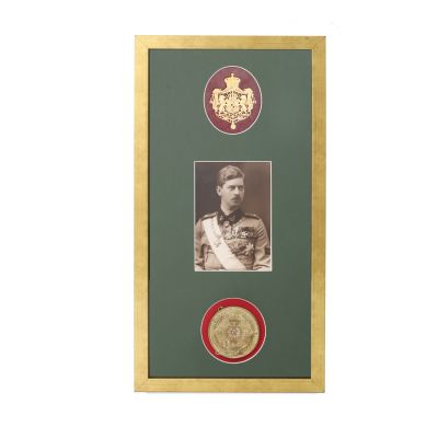 Principele Carol al II-lea, fotografie tip carte poștală + pafta pentru centură purtată de aviatori 