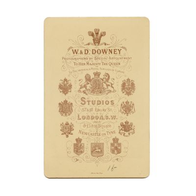 Principesa Maria, principesa Victoria Melita și prințesa Alexandra de Saxa-Coburg și Gotha, fotografie de cabinet, atelier W. D. Downey