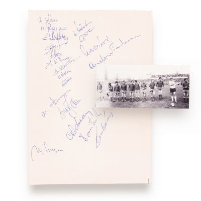 Jucătorii Echipei Naționale, fotografie de epocă + filă cu autografe