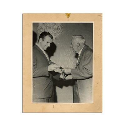 Yuri Gagarin și George Burchett,  fotografie de epocă, 1961