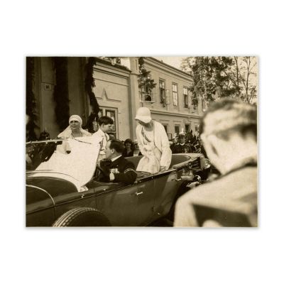 Regina Maria, regina-mamă Elena și regele Mihai I la Alba-Iulia, 20 mai 1929, două fotografii de epocă