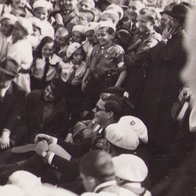 Marele Voevod de Alba-Iulia, Mihai, la sădirea pomilor în comuna Pasărea, două fotografii de epocă, 2 aprilie 1938