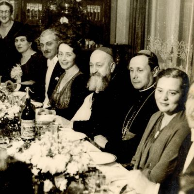 Episcopii Iuliu Hossu și Valeriu Traian Frențiu celebrând o căsătorie, fotografie de epocă, atelier Foto Film, Cluj