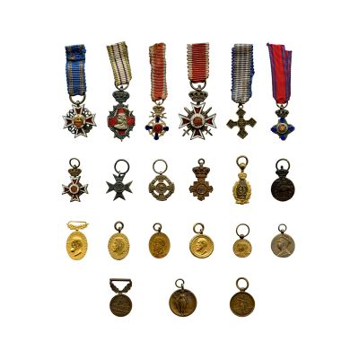Colecție de 21 miniaturi ale Ordinelor și Medaliilor Românești Regaliste