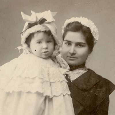 Mircea Eliade și Jeana Eliade, fotografie de cabinet, atelier W. Oppelt, cca. 1909