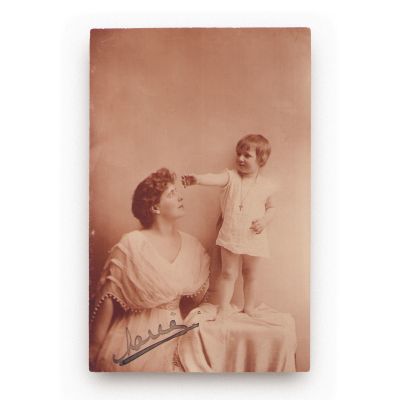 Principesa Maria și principesa Ileana, fotografie tip carte poștală, cu o amplă însemnare olografă și semnătură 