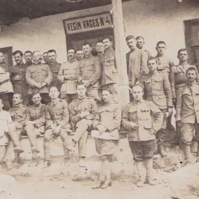 Ofițerii Regimentului 4 Argeș, fotografie de epocă